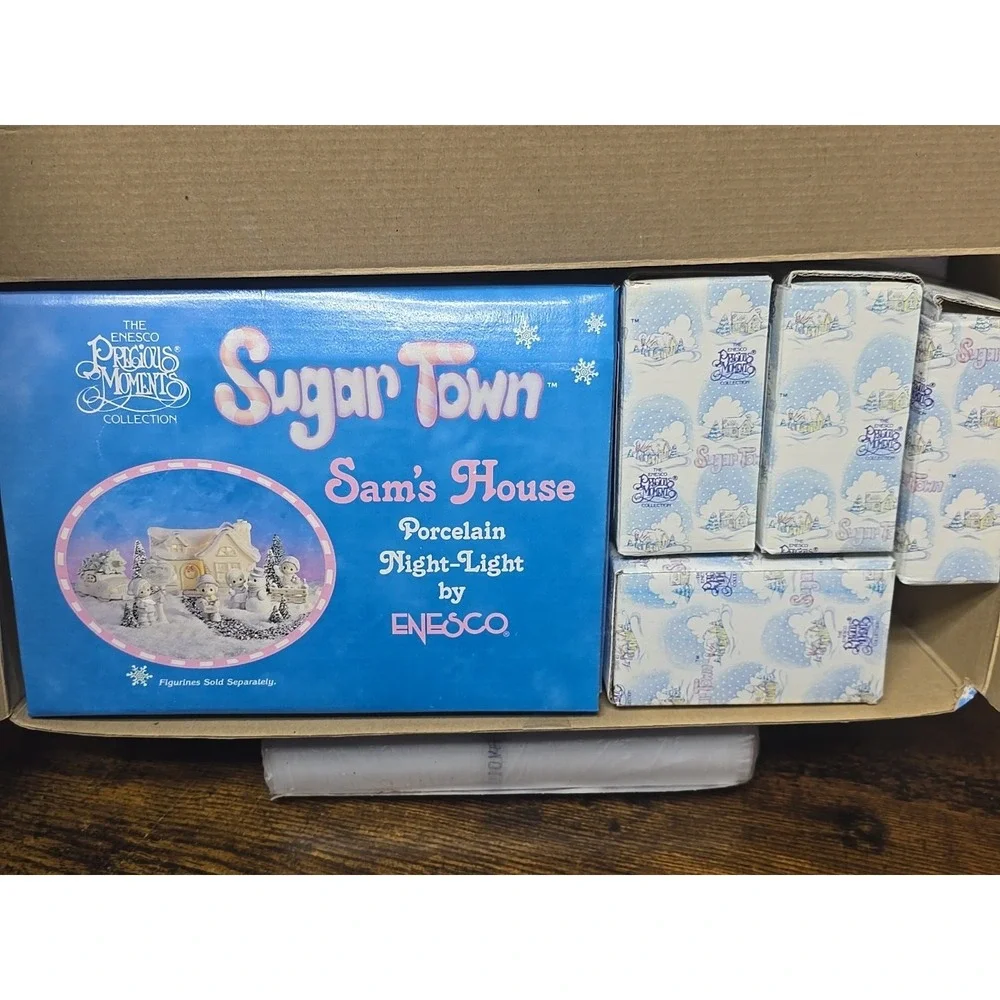 Precious Moments Sugar Town Sams House Lighted Christmas House Collectible 7 Pc